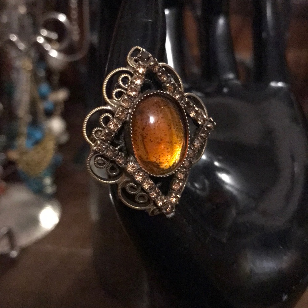 Vintage light brown Topaz cabochon and rhinestones ring